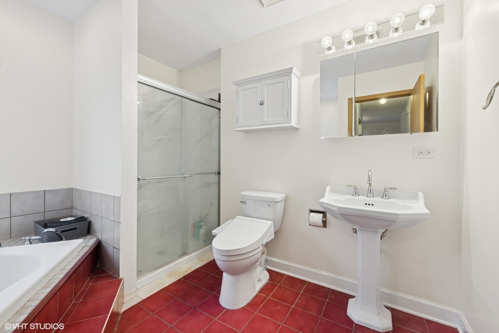 1720 W 54th Place