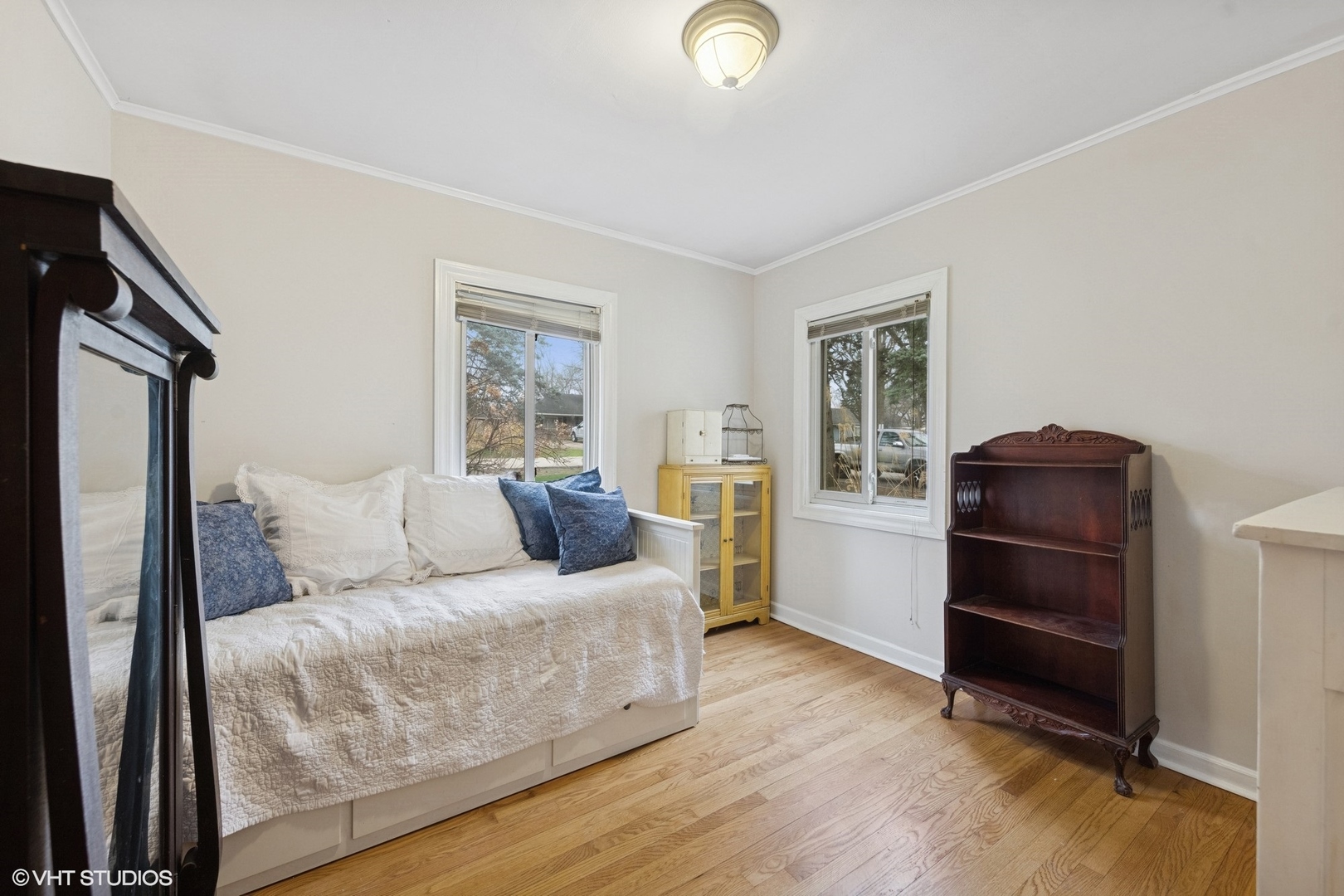 1720 W 54th Place
