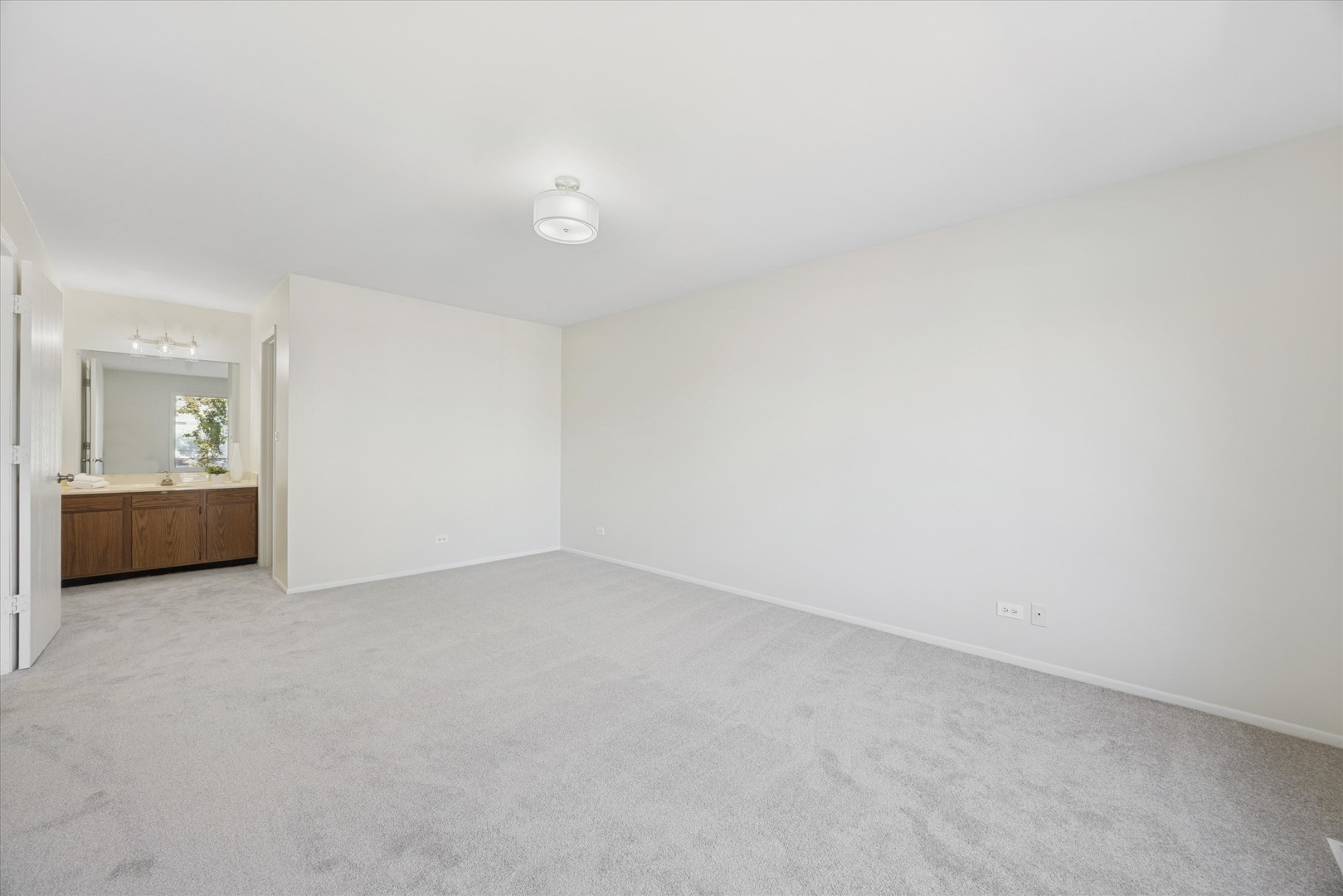 383 Coventry Court Unit: 4