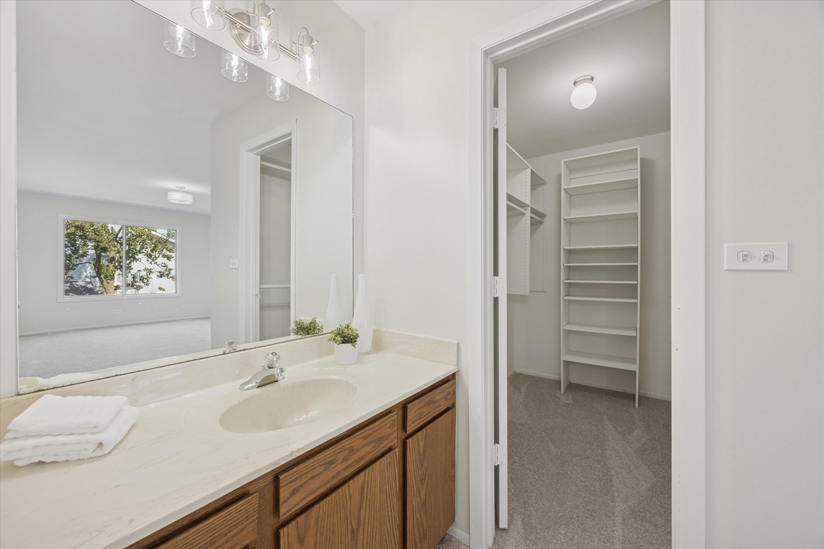 383 Coventry Court Unit: 4