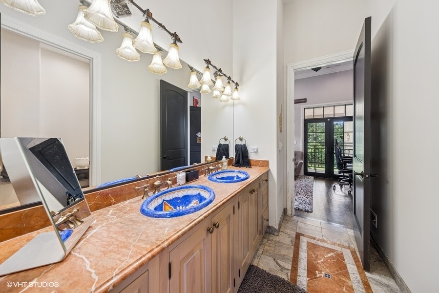818 W 58th Street