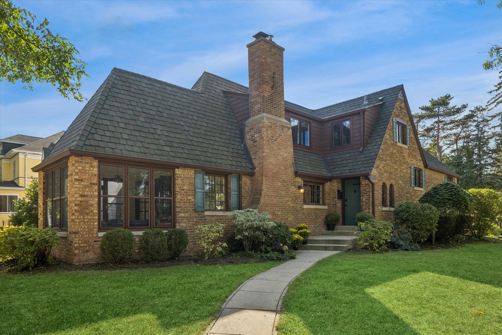 400 W COSSITT Avenue
