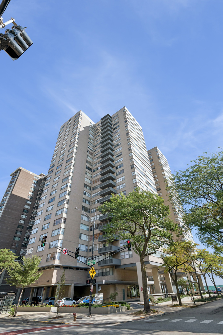 6301 N Sheridan Road Unit: 14E