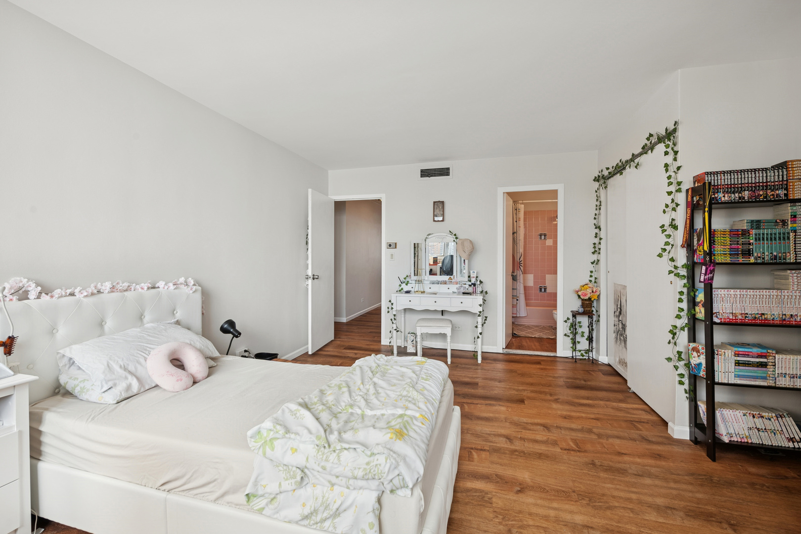 6301 N Sheridan Road Unit: 14E