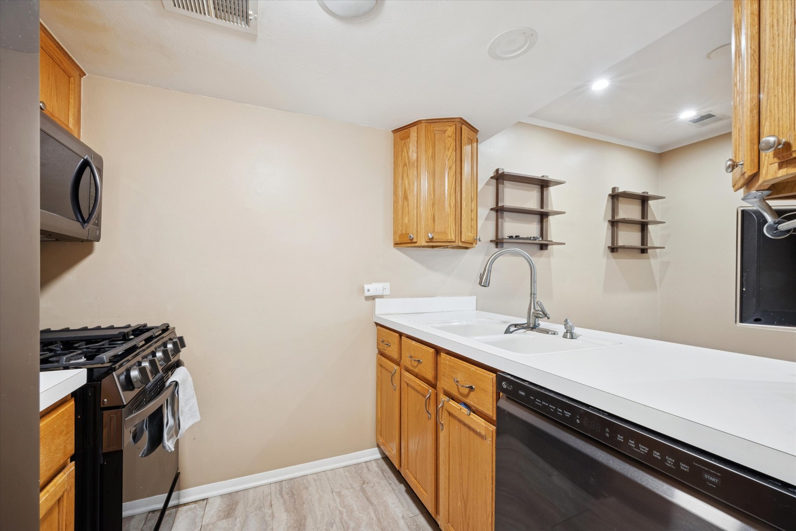 1860 Huntington Boulevard Unit: E