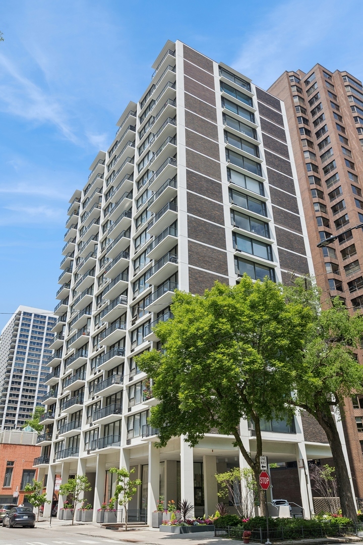 1400 N State Parkway Unit: 8E