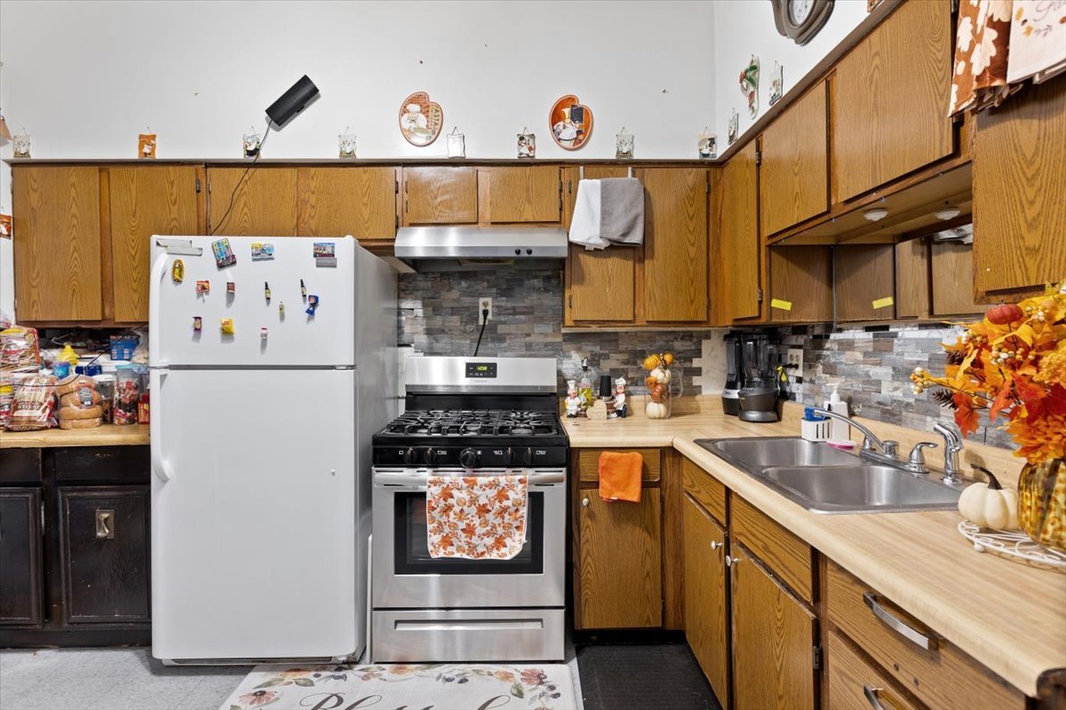3911 N Kedzie Avenue
