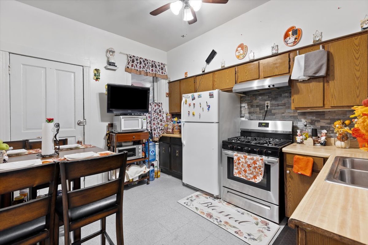 3911 N Kedzie Avenue