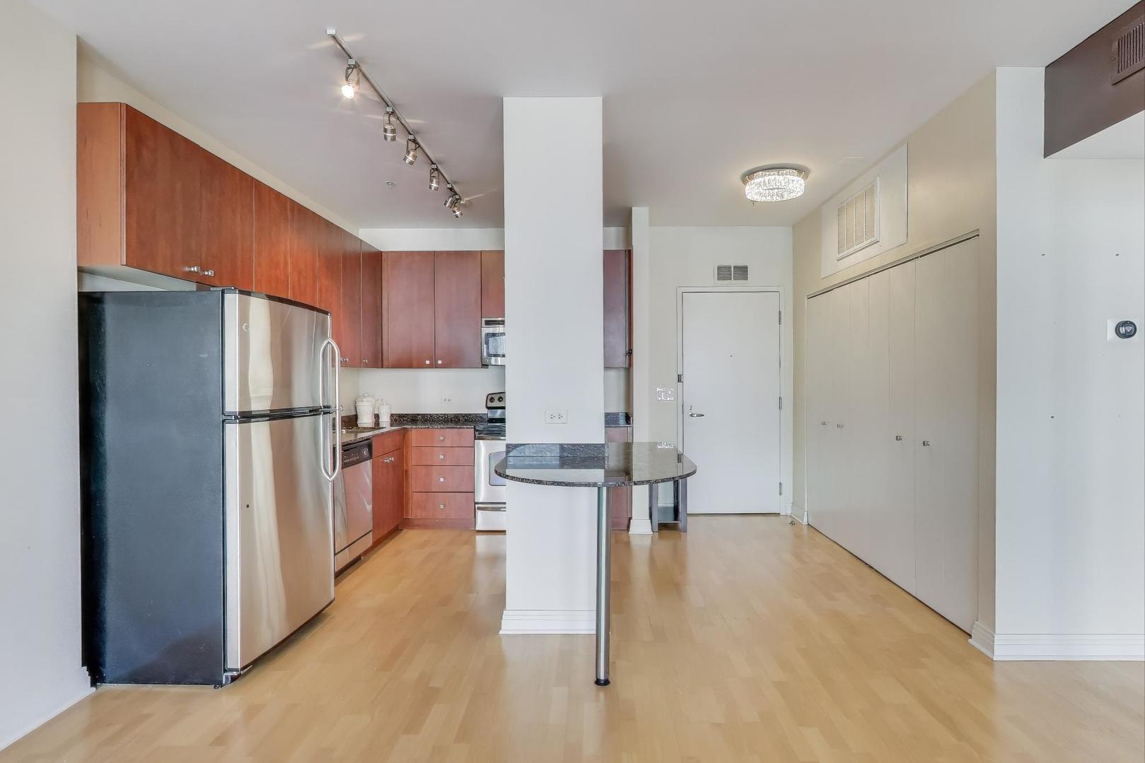 565 W Quincy Street Unit: 1603