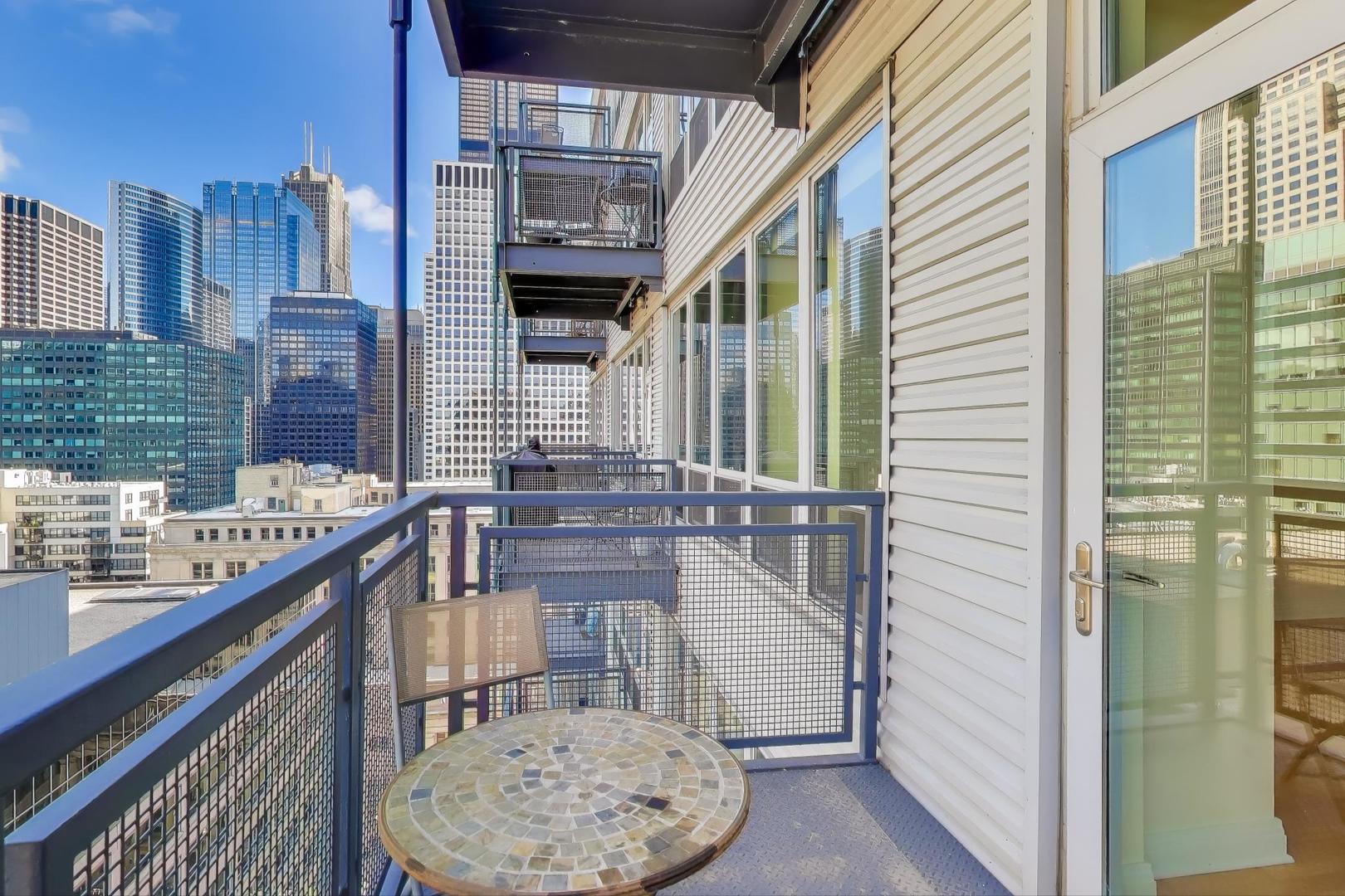 565 W Quincy Street Unit: 1603
