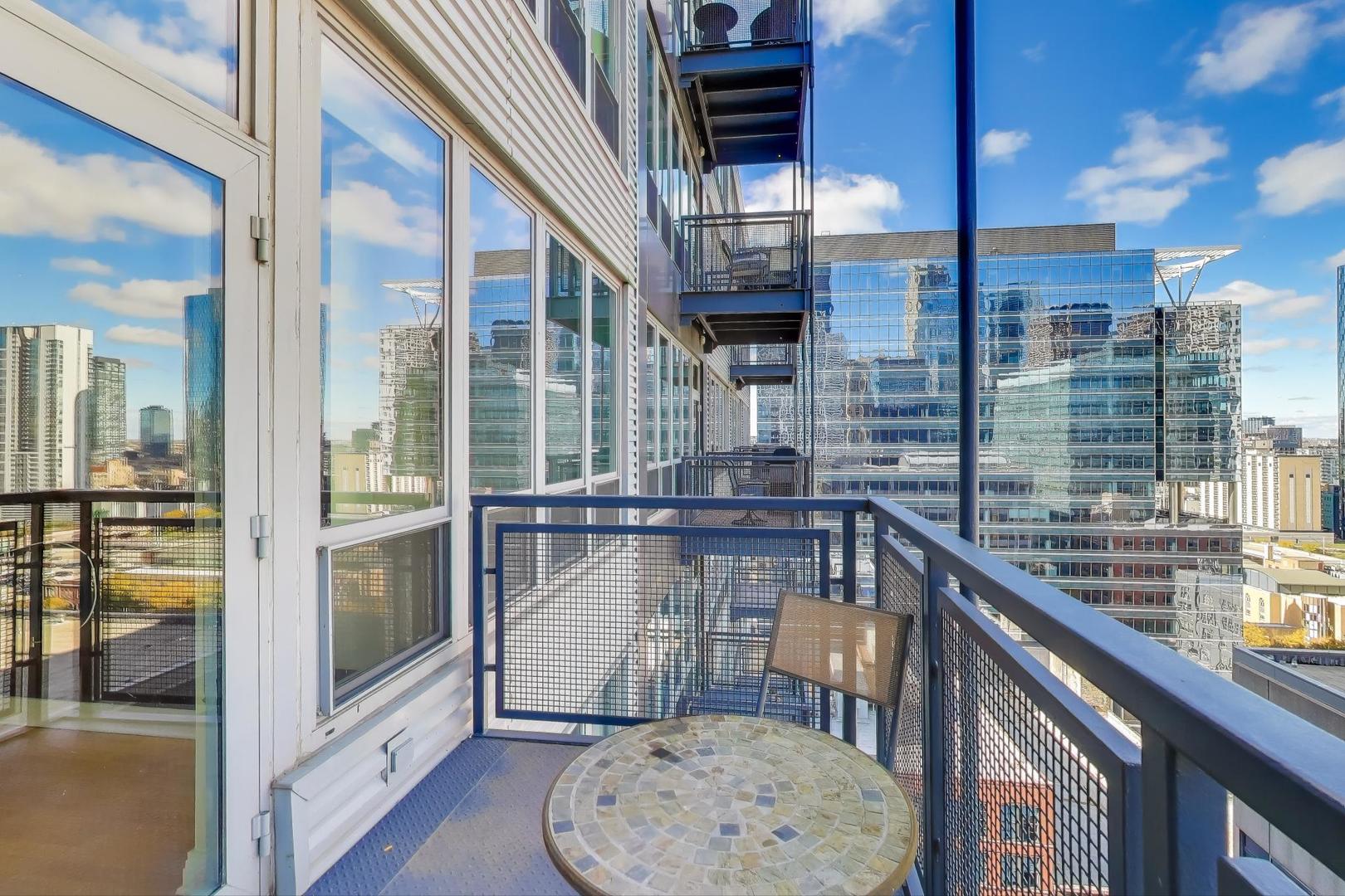 565 W Quincy Street Unit: 1603