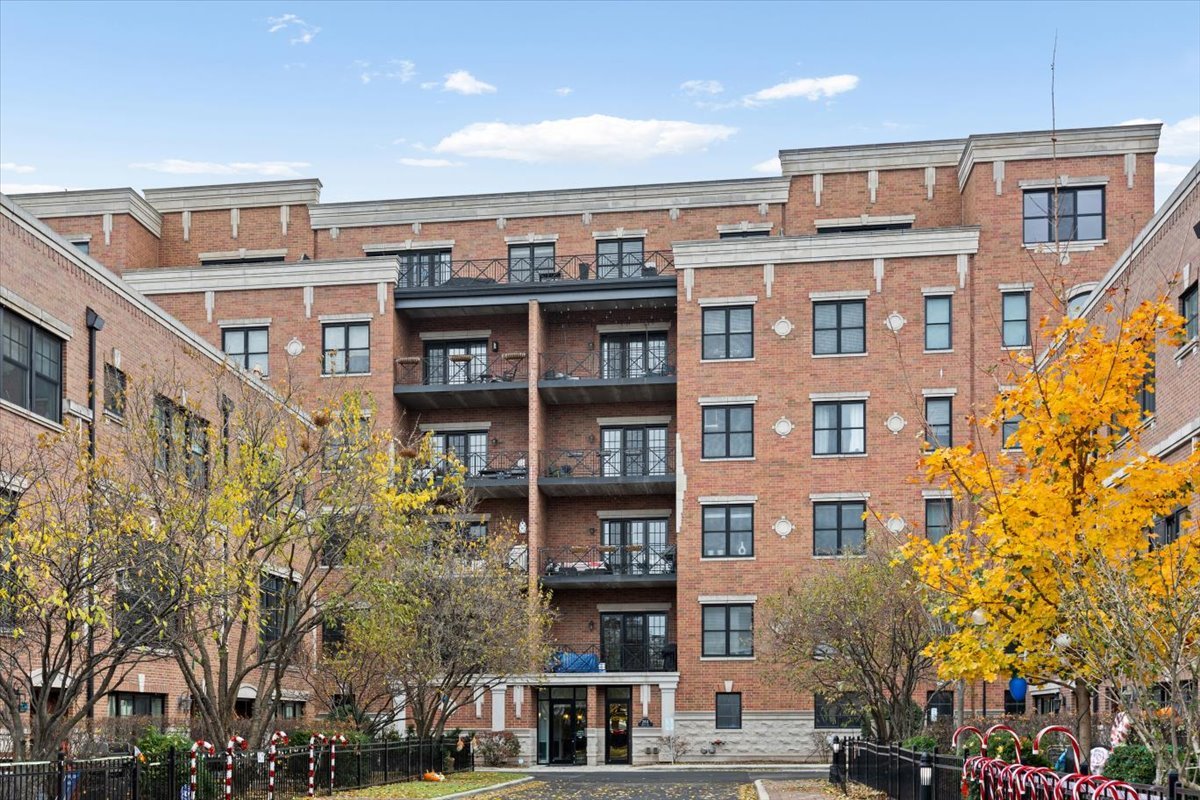 2811 N Bell Avenue Unit: 202