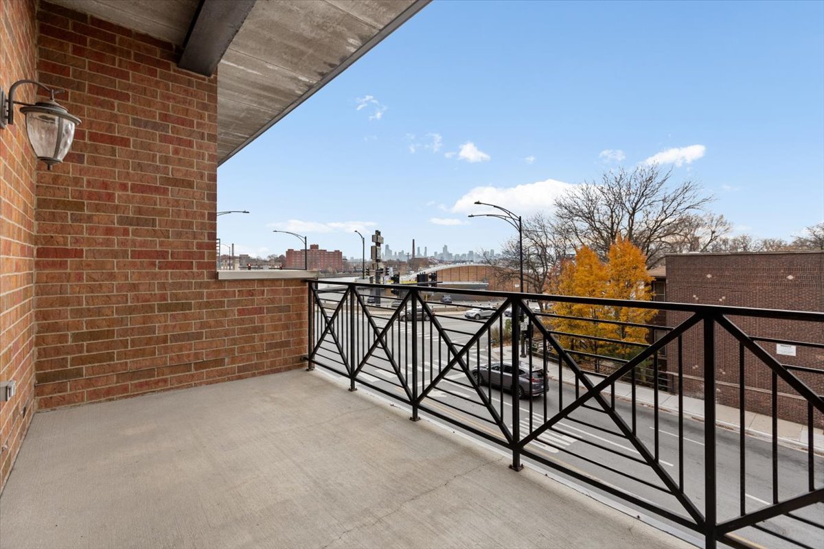 2811 N Bell Avenue Unit: 202