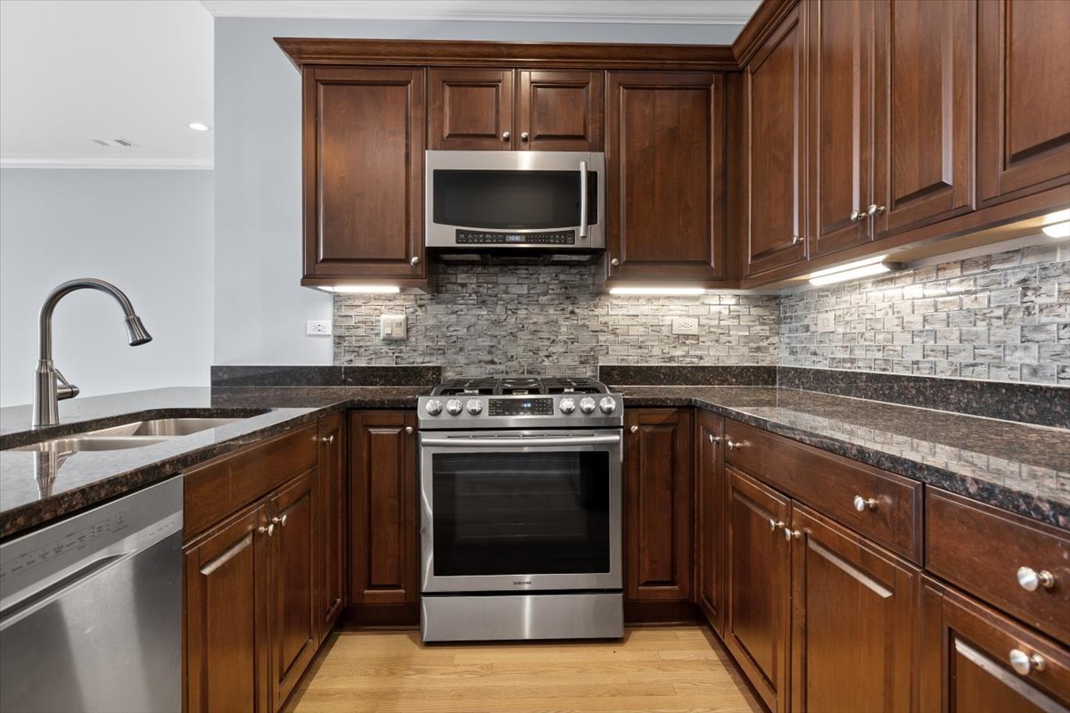 2811 N Bell Avenue Unit: 202