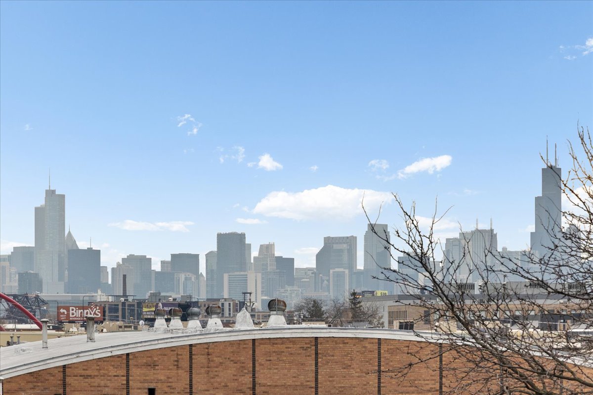2811 N Bell Avenue Unit: 202