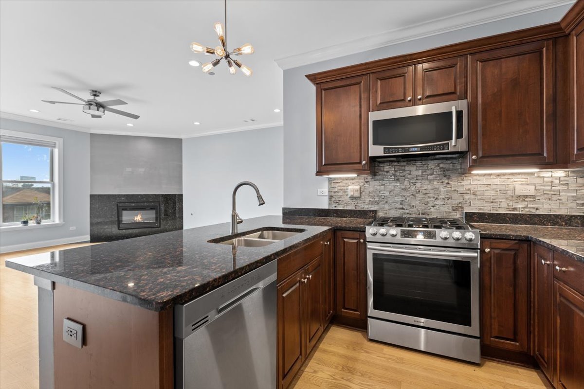 2811 N Bell Avenue Unit: 202