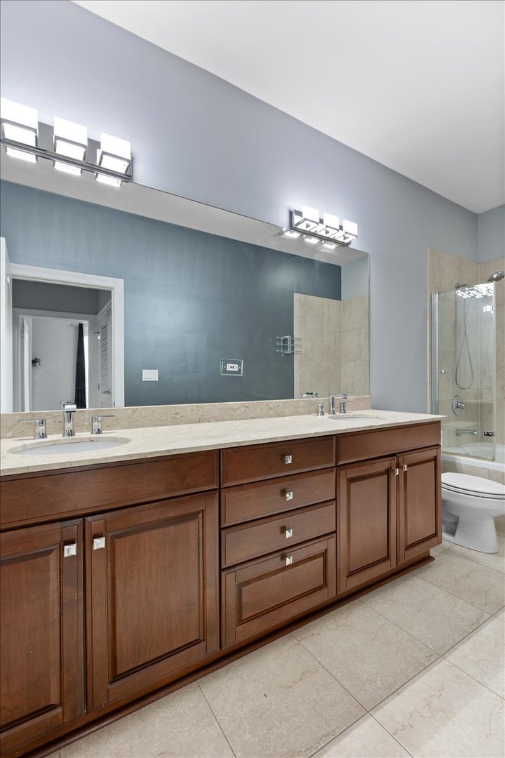 2811 N Bell Avenue Unit: 202