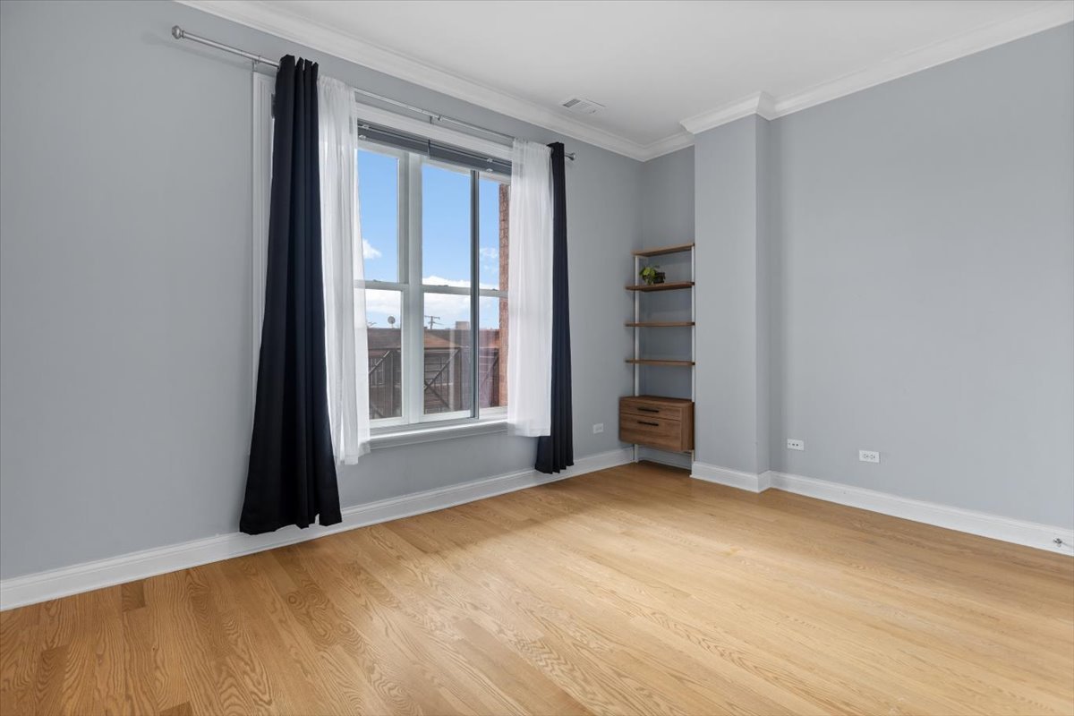 2811 N Bell Avenue Unit: 202
