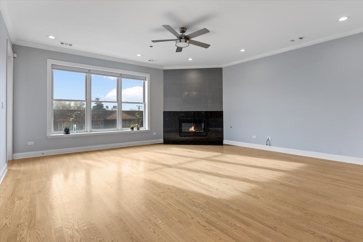 2811 N Bell Avenue Unit: 202