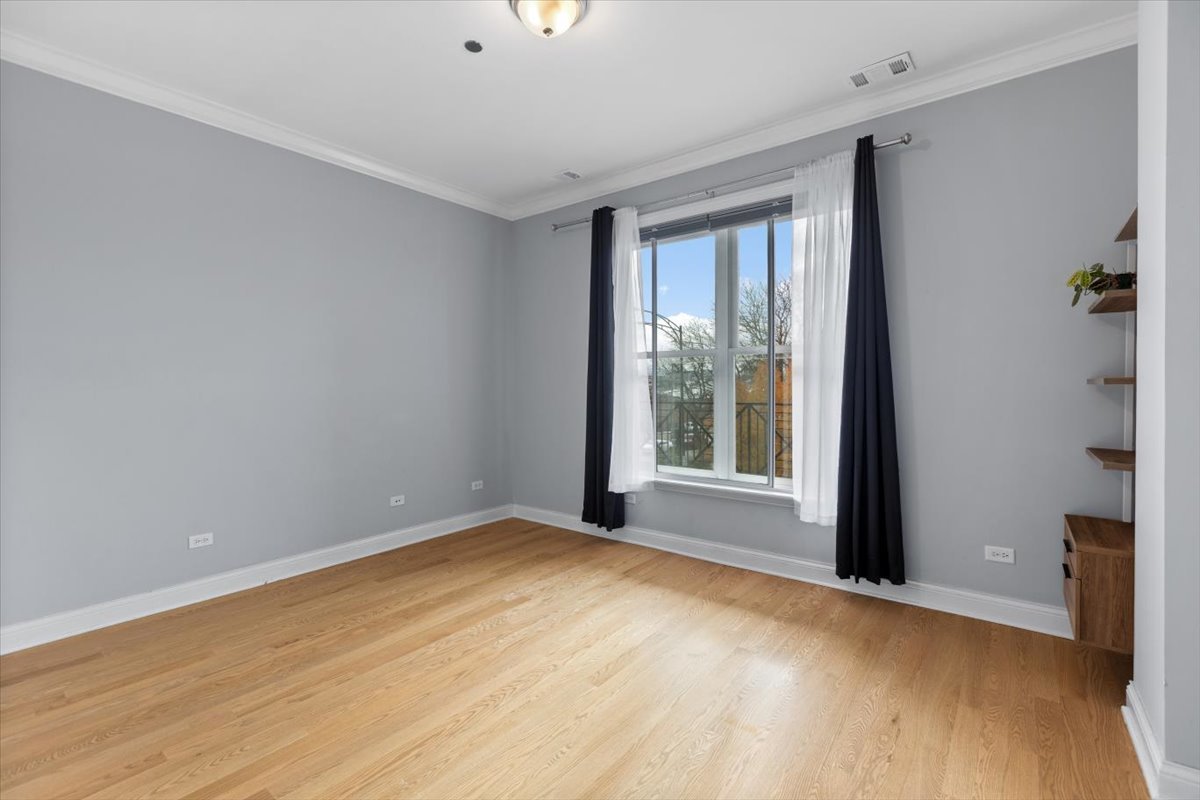 2811 N Bell Avenue Unit: 202
