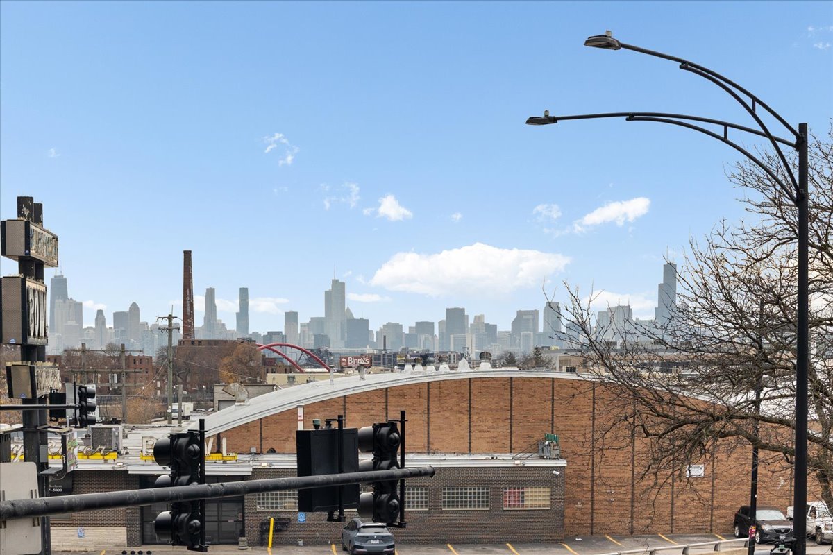 2811 N Bell Avenue Unit: 202