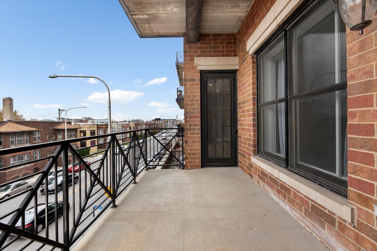 2811 N Bell Avenue Unit: 202