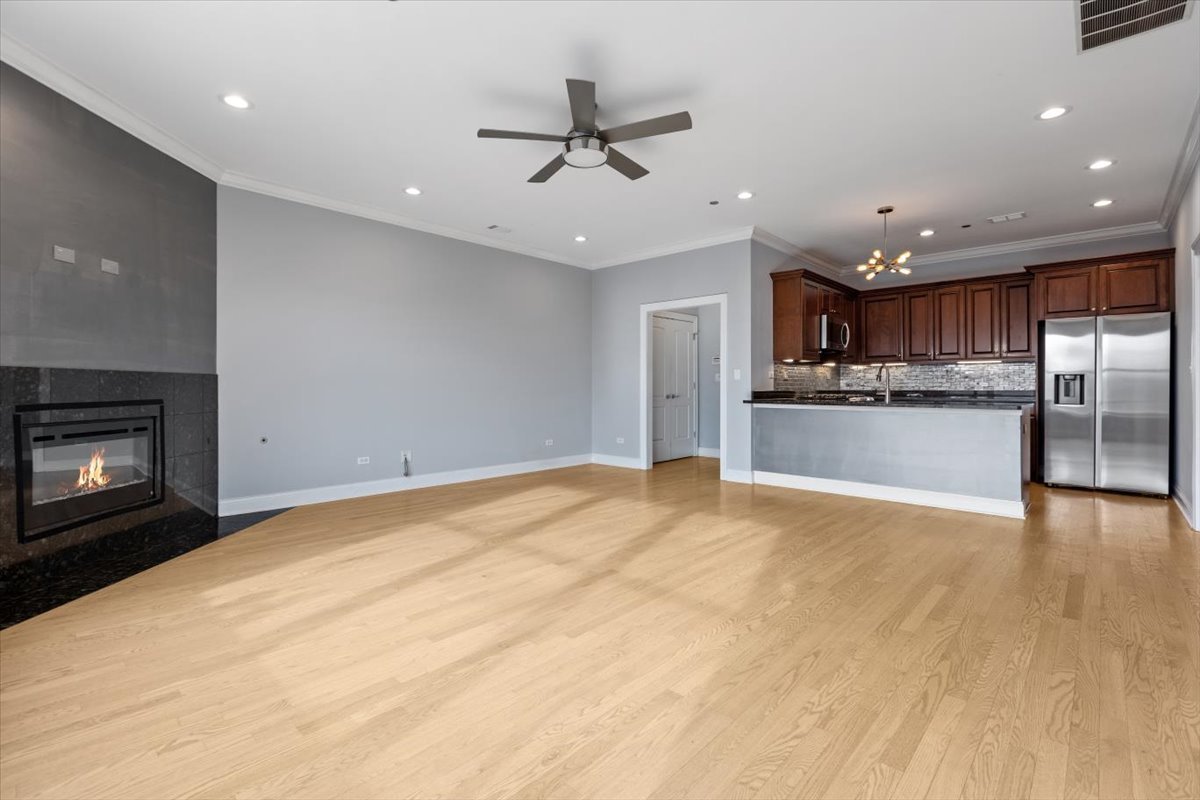 2811 N Bell Avenue Unit: 202