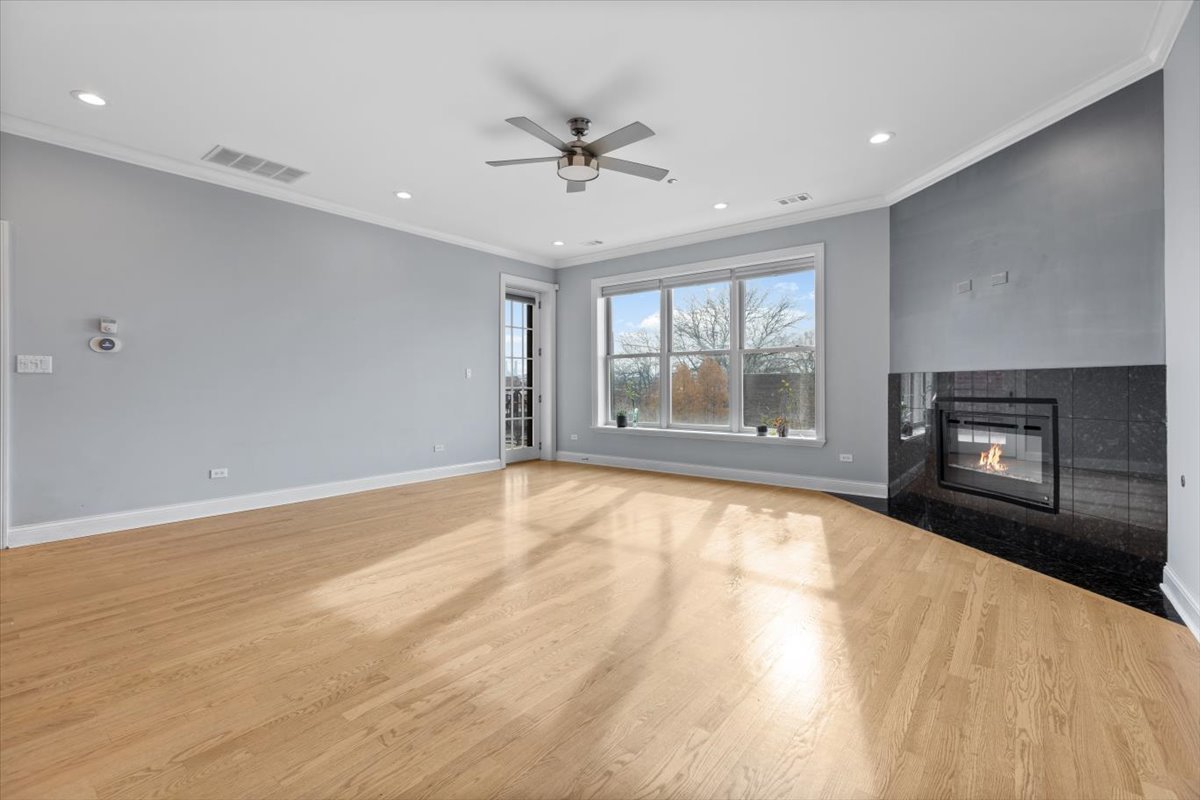 2811 N Bell Avenue Unit: 202