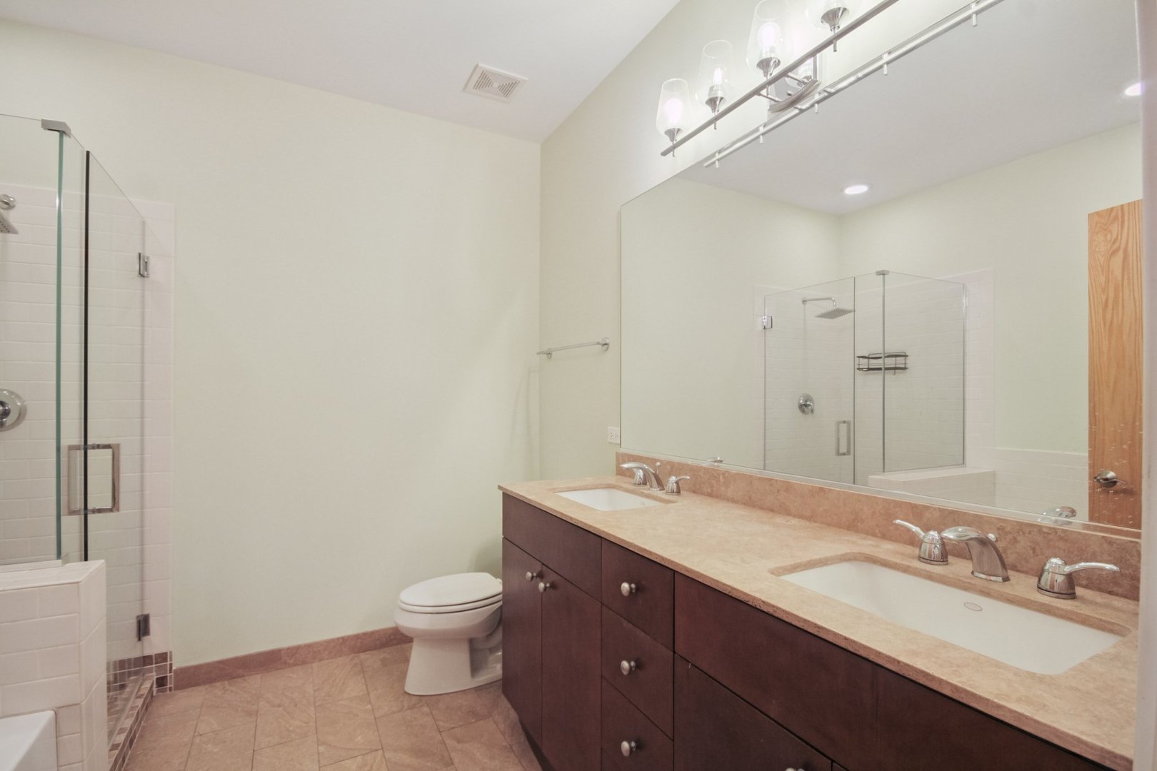 4420 N Clark Street Unit: 301