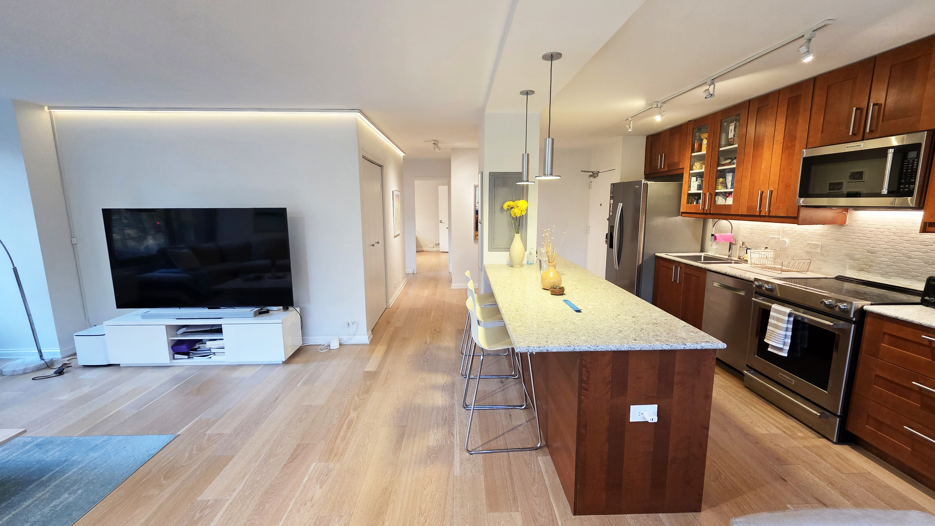360 W Wellington Avenue Unit: 2B