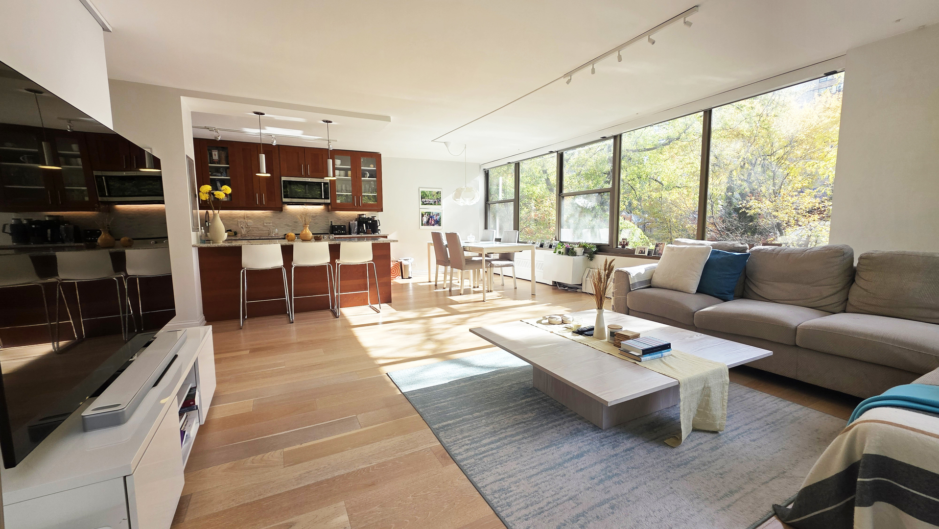 360 W Wellington Avenue Unit: 2B