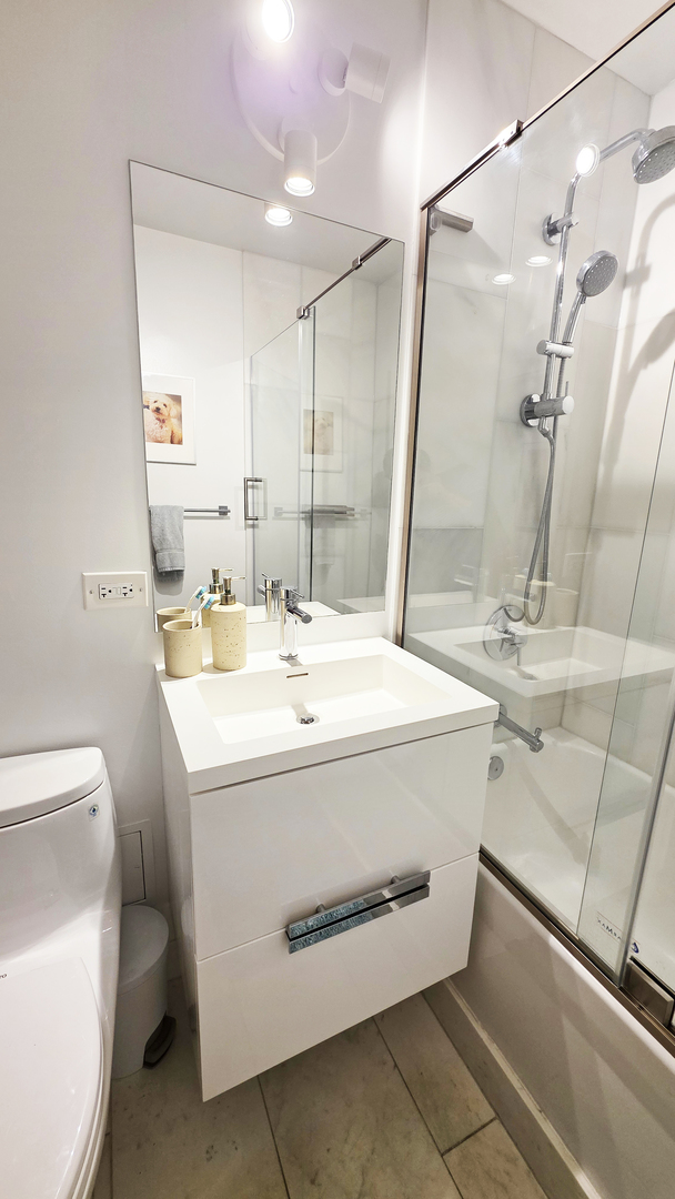 360 W Wellington Avenue Unit: 2B