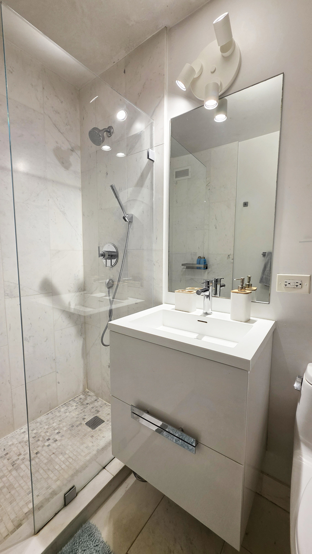 360 W Wellington Avenue Unit: 2B