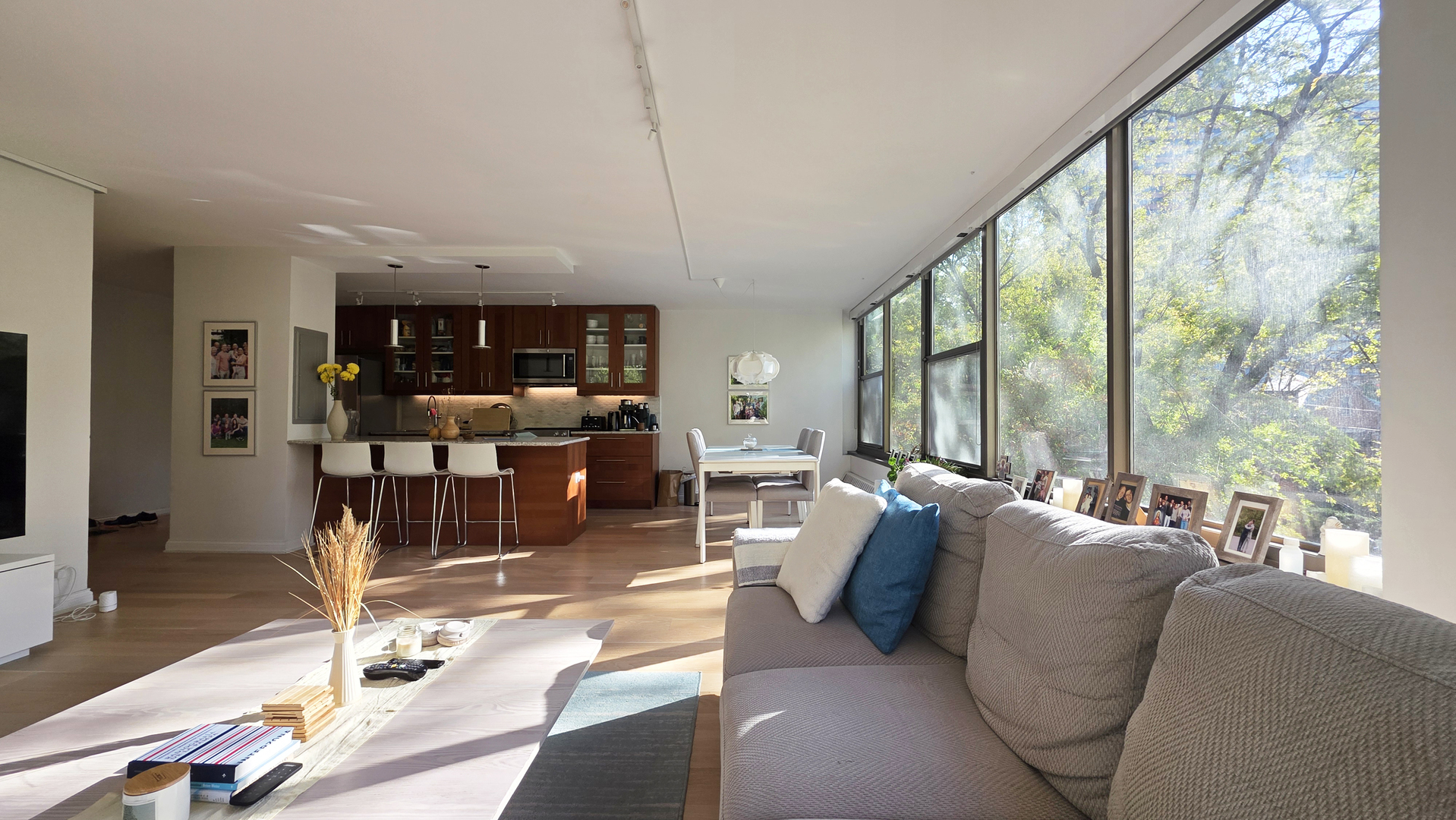 360 W Wellington Avenue Unit: 2B