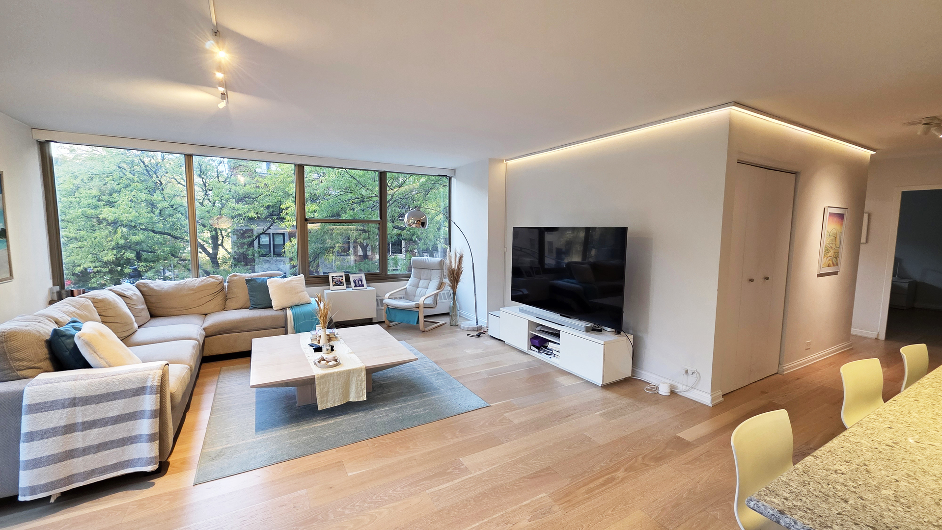 360 W Wellington Avenue Unit: 2B