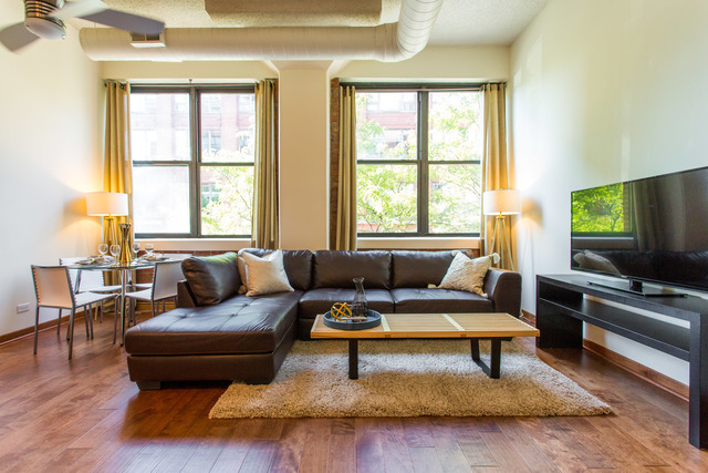 812 W Van Buren Street Unit: 2D