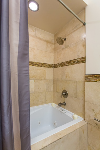 812 W Van Buren Street Unit: 2D
