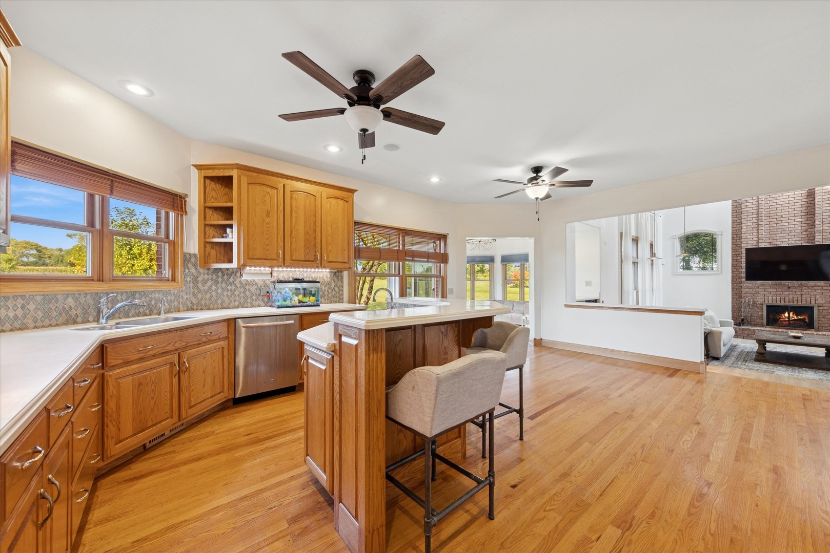 7258 W James Lane