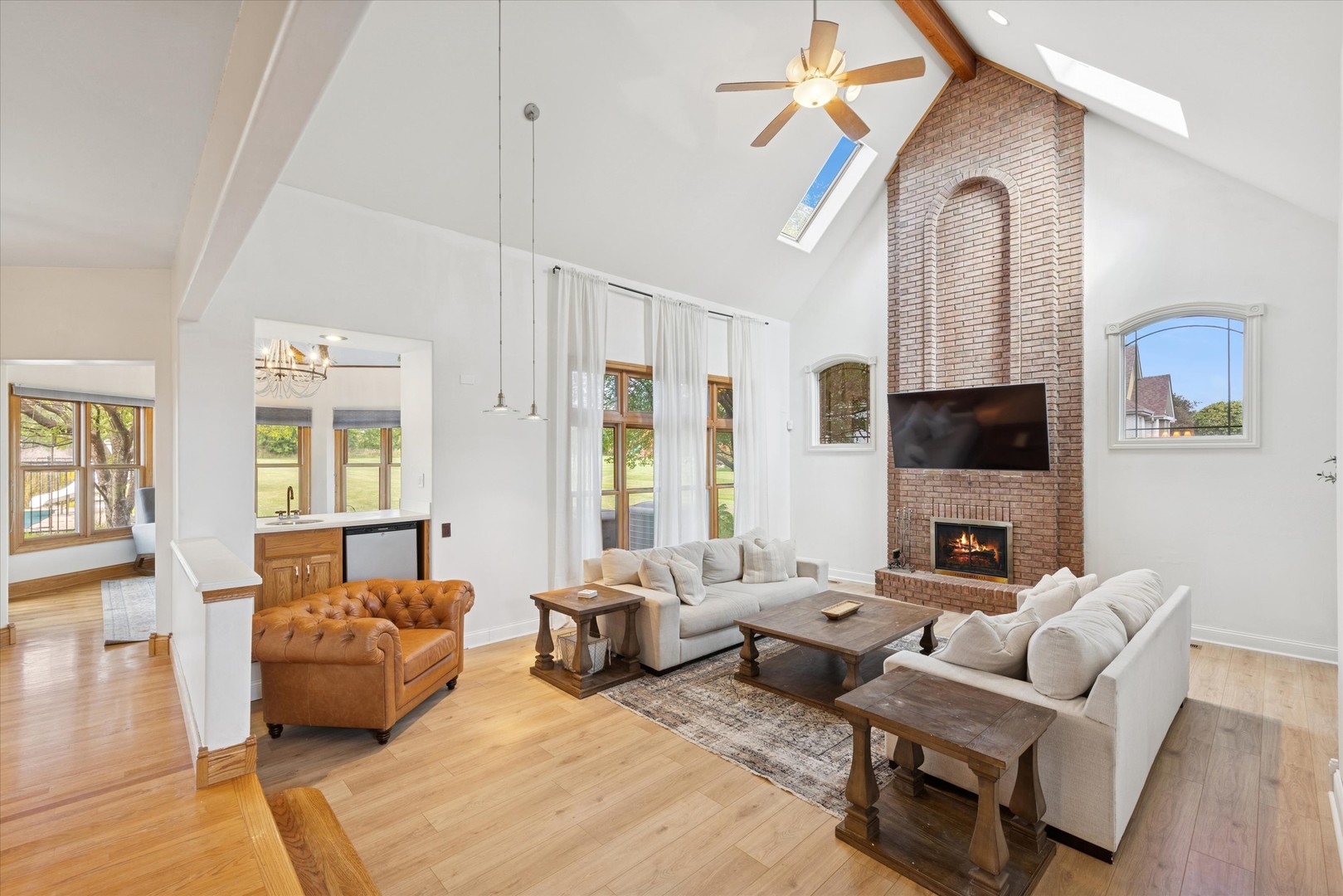 7258 W James Lane