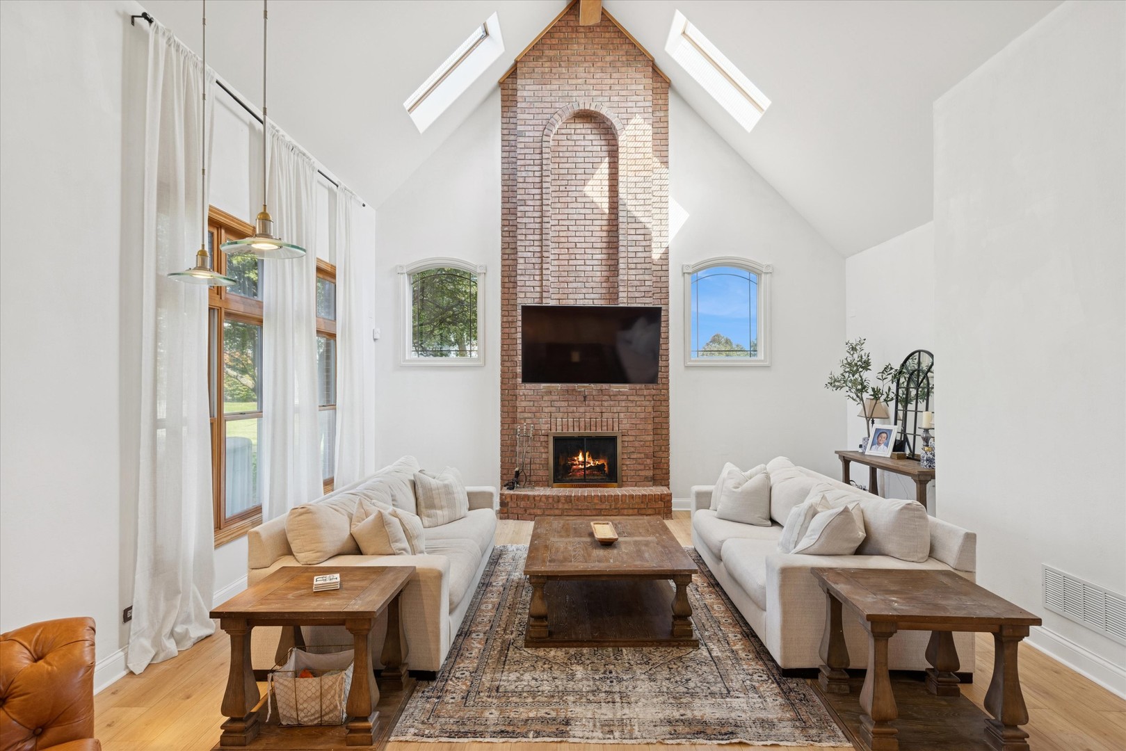 7258 W James Lane