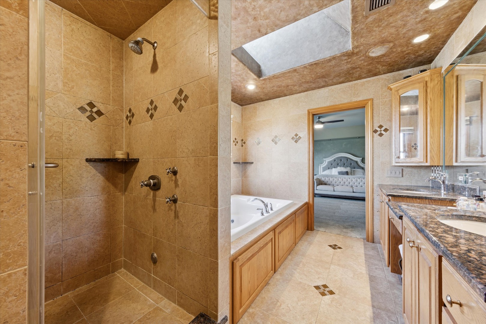 7258 W James Lane