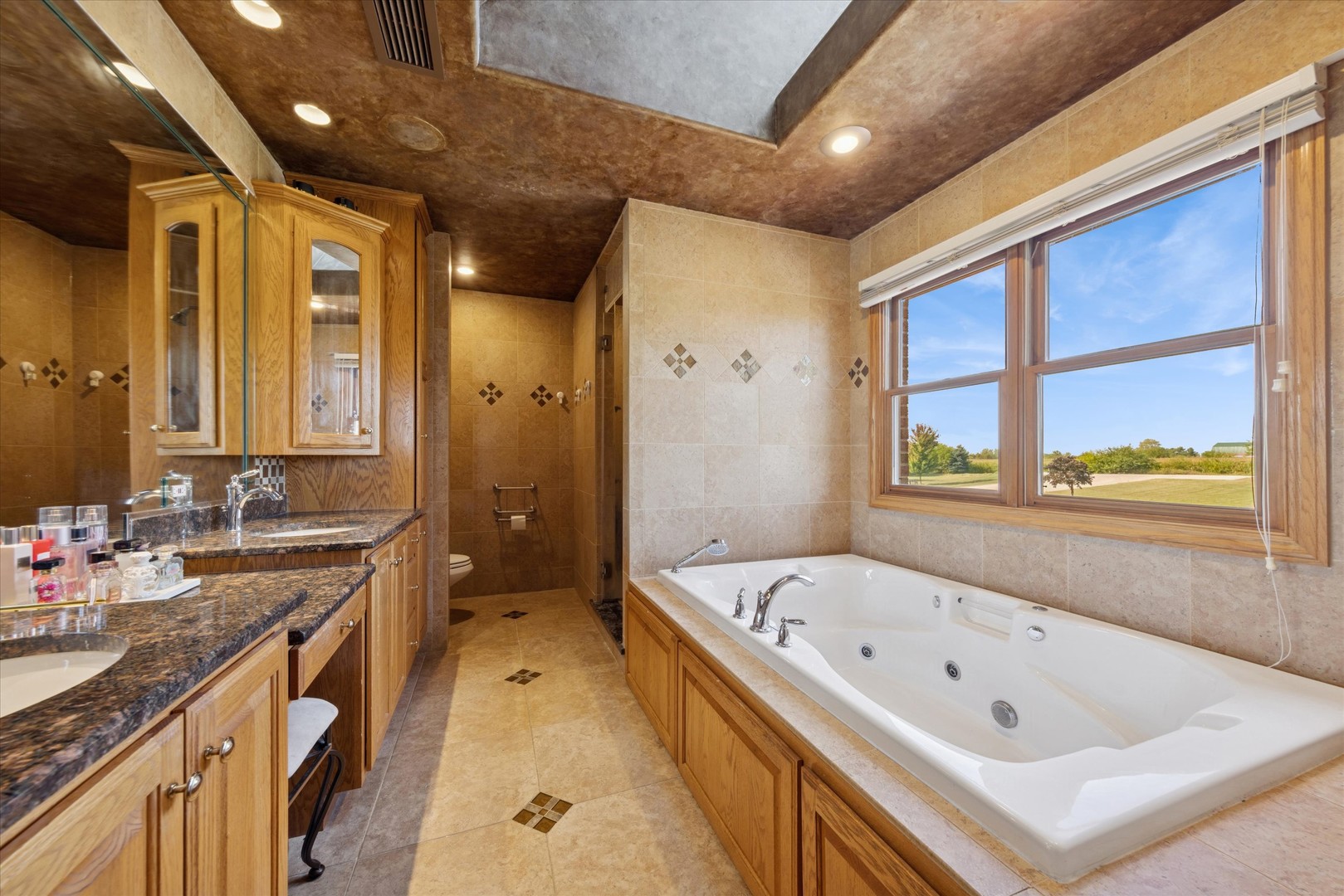 7258 W James Lane