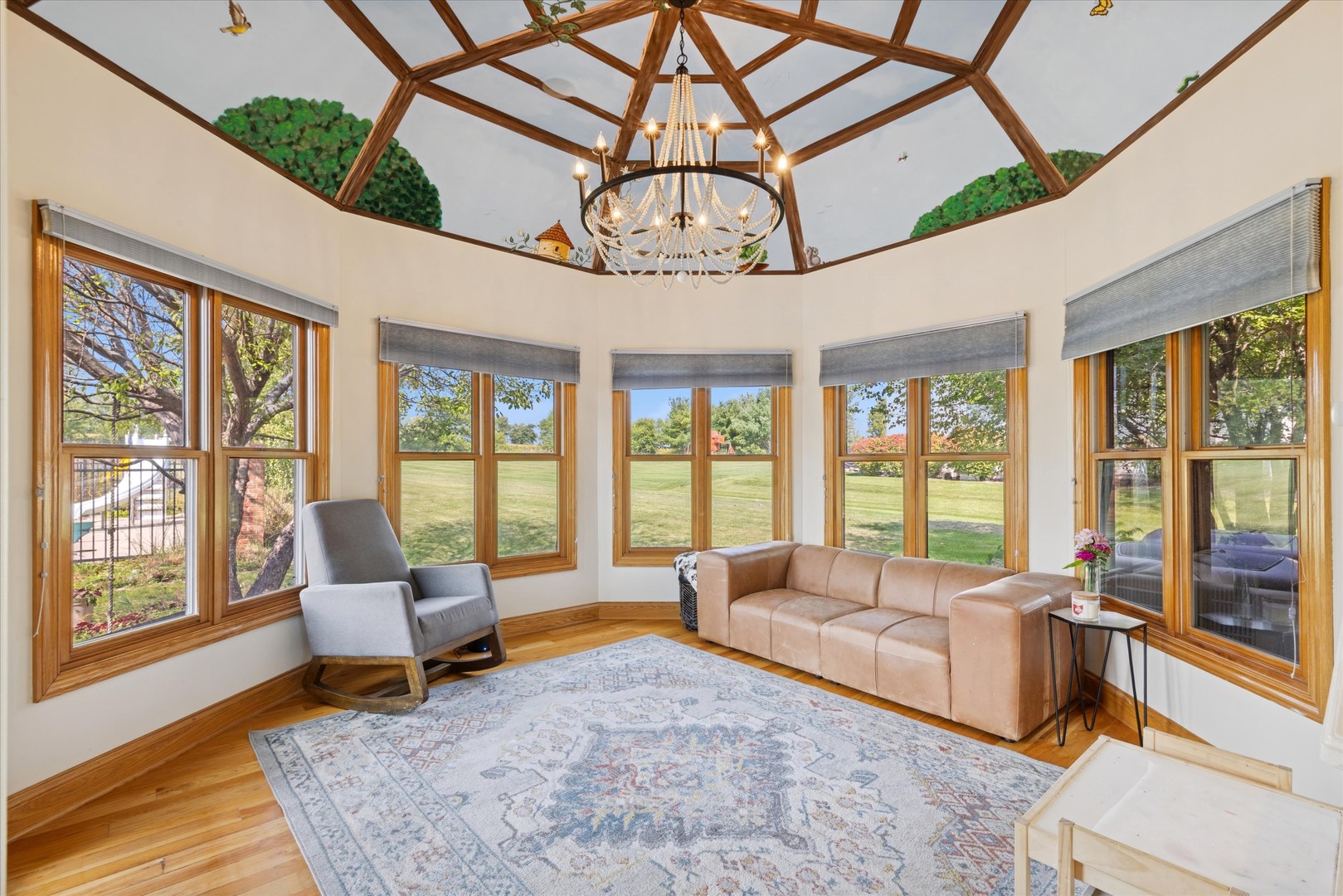 7258 W James Lane
