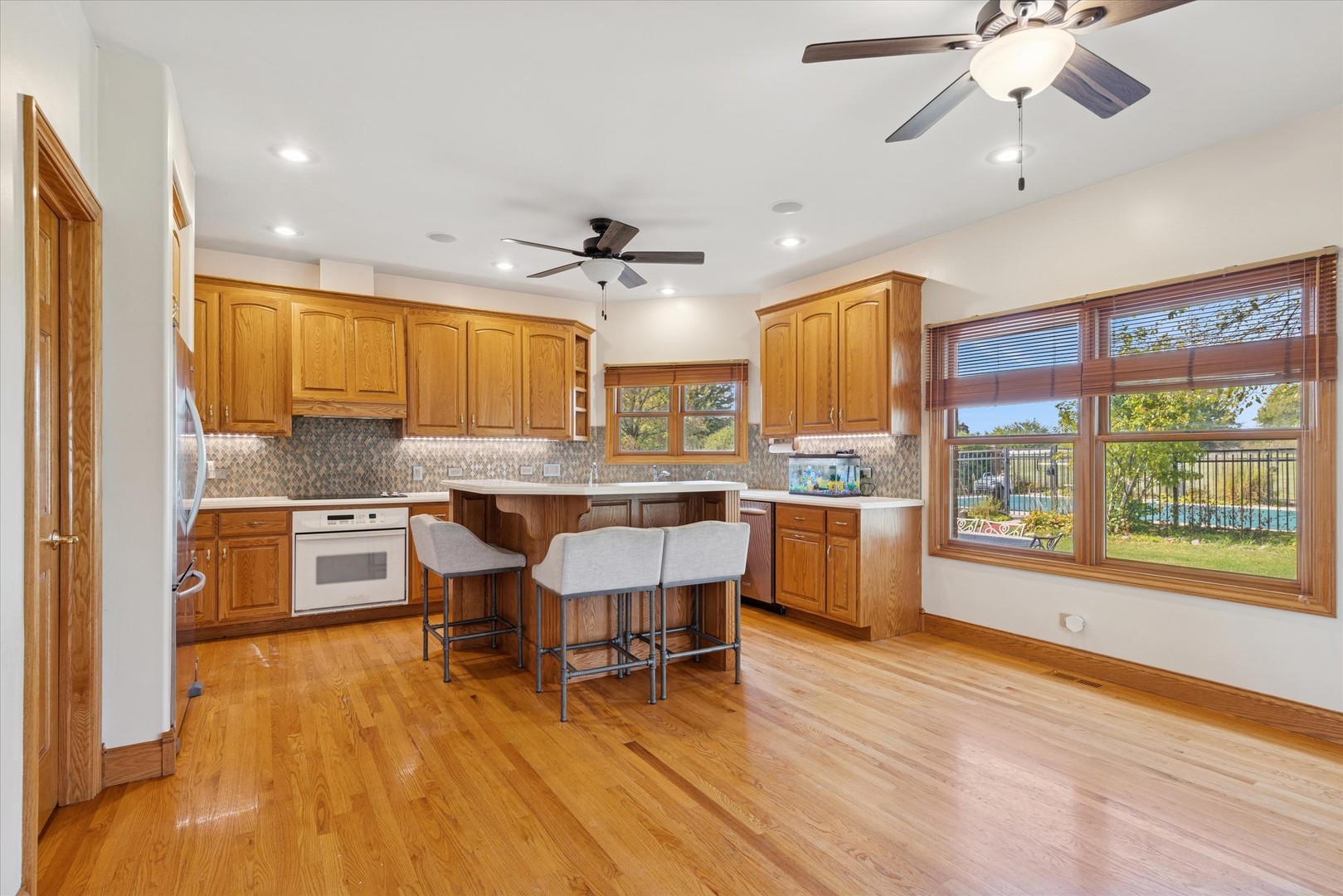 7258 W James Lane