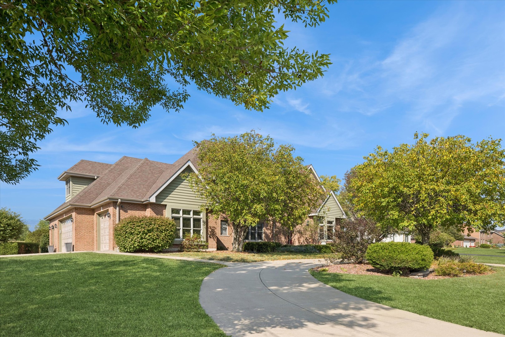 7258 W James Lane