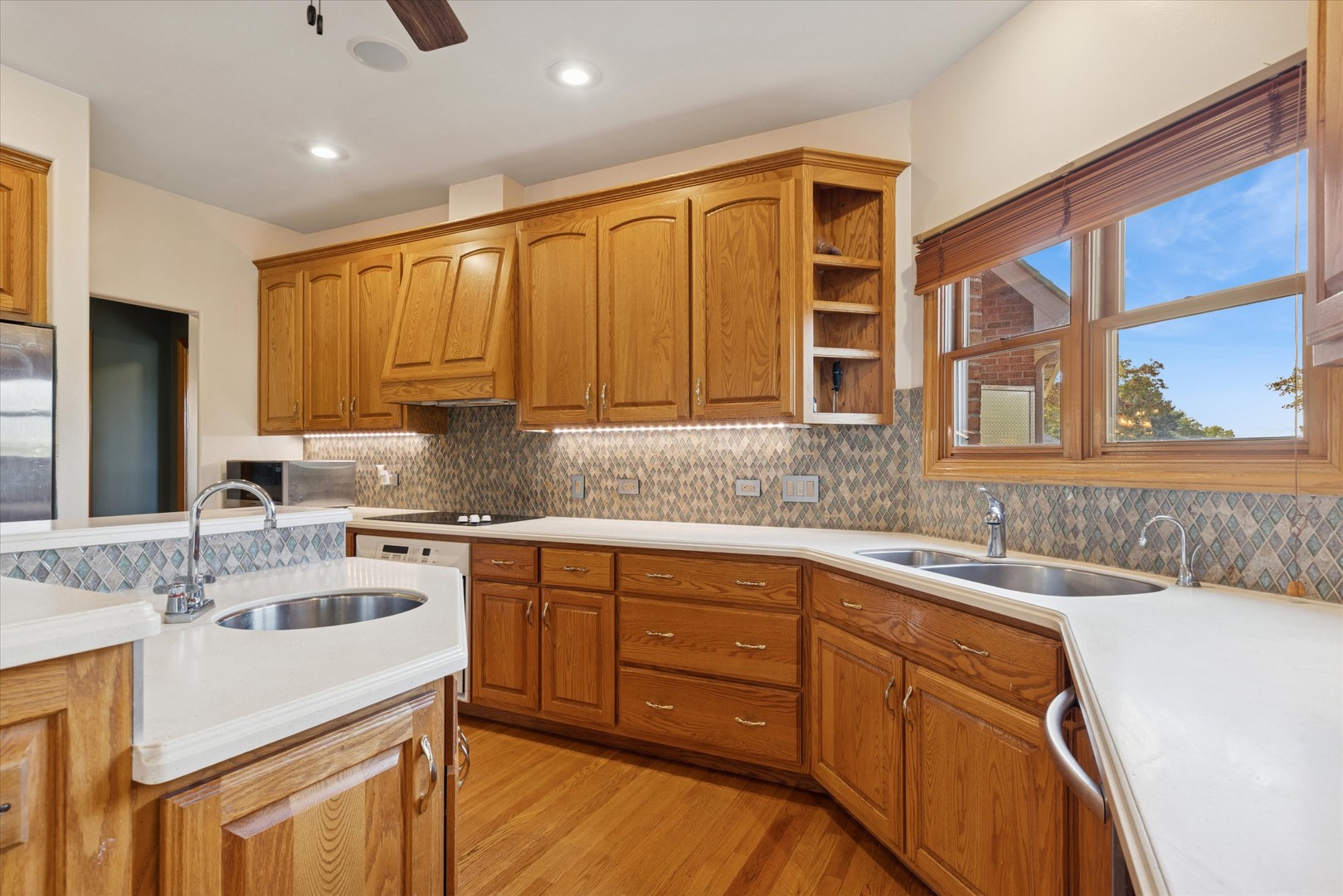 7258 W James Lane