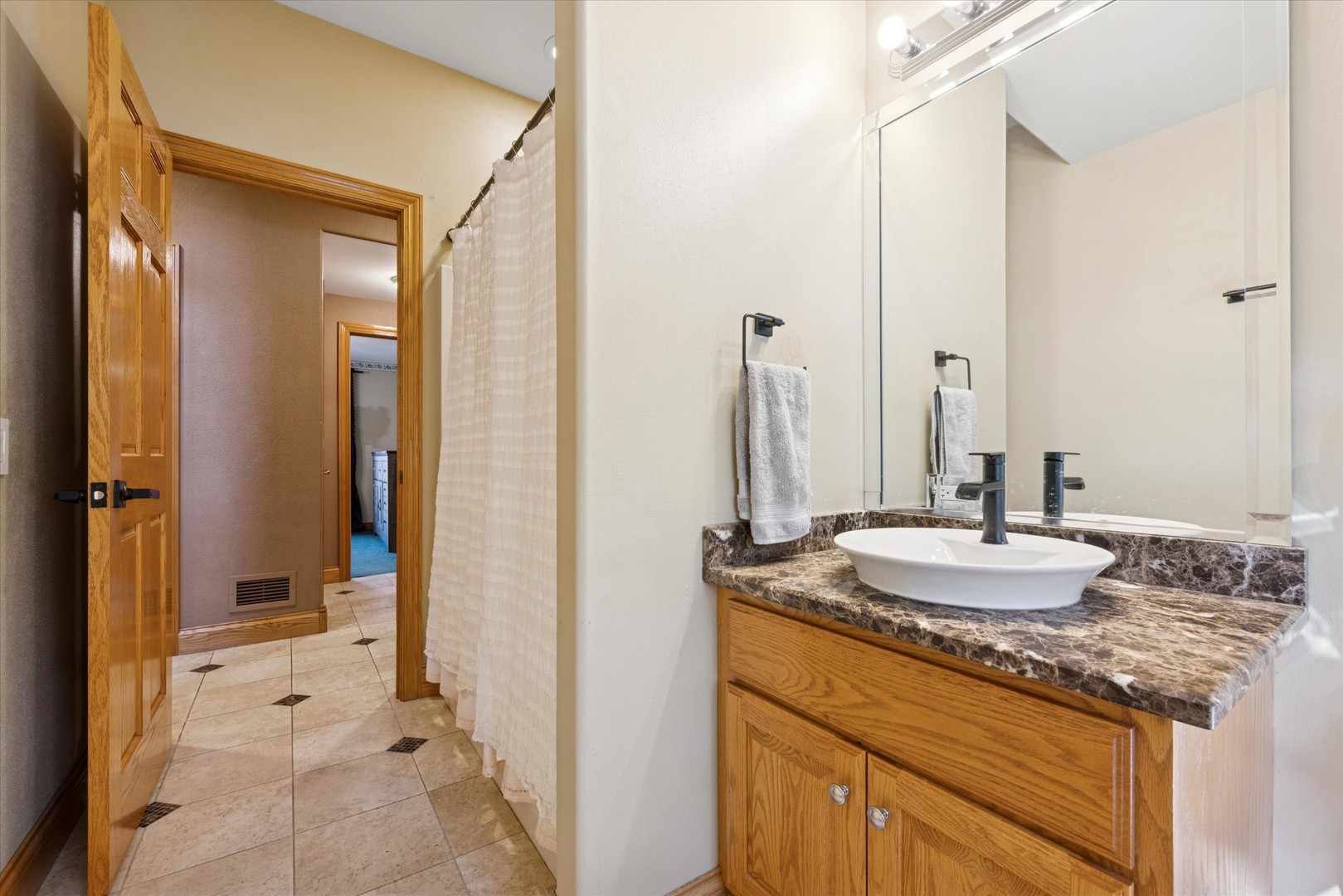 7258 W James Lane