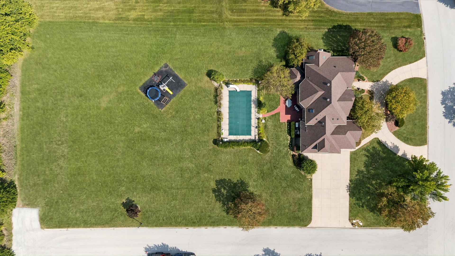 7258 W James Lane