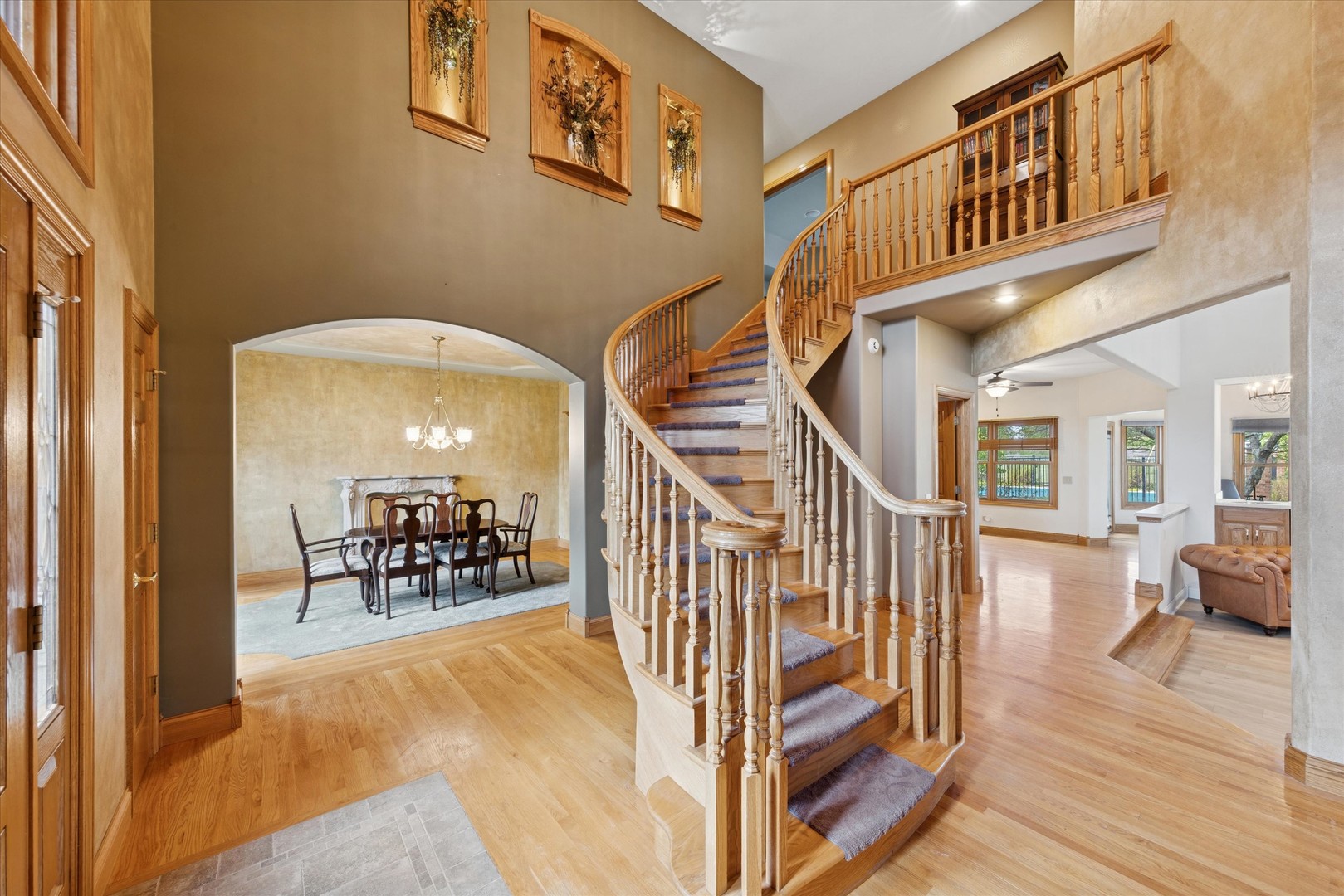 7258 W James Lane