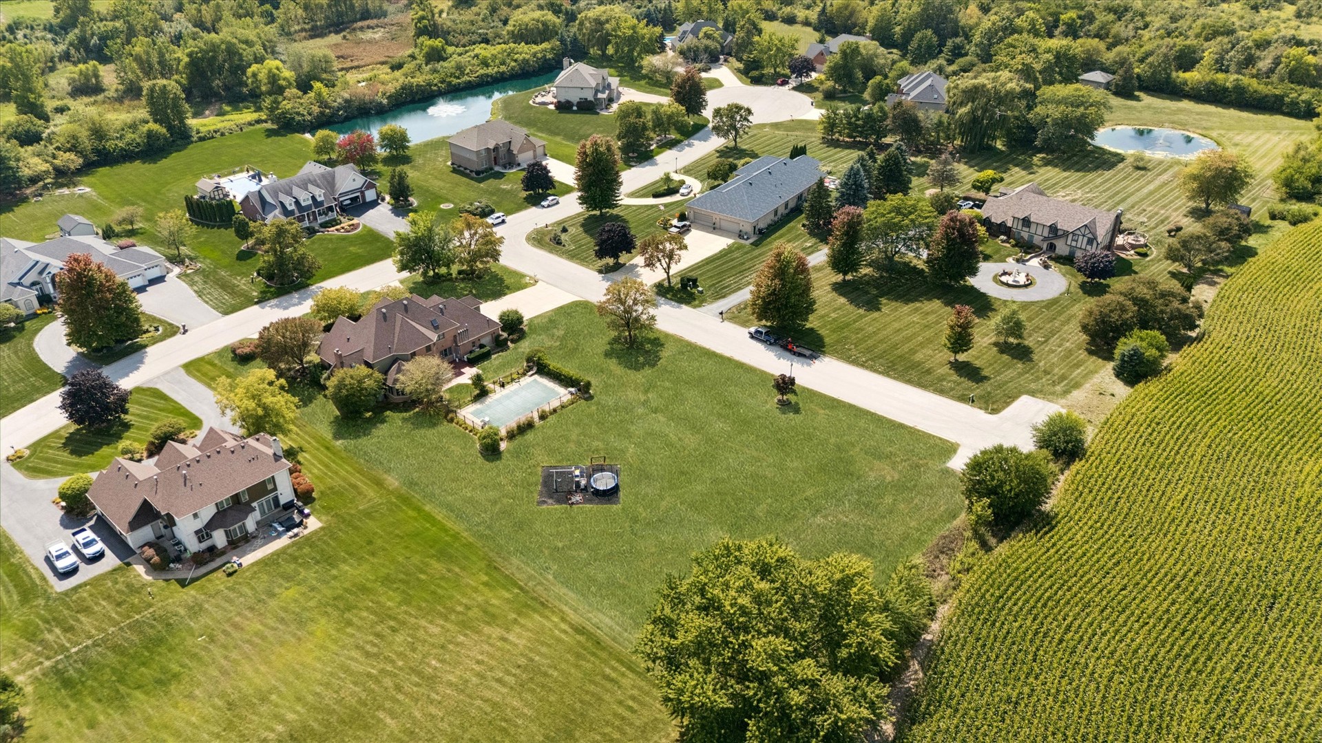 7258 W James Lane
